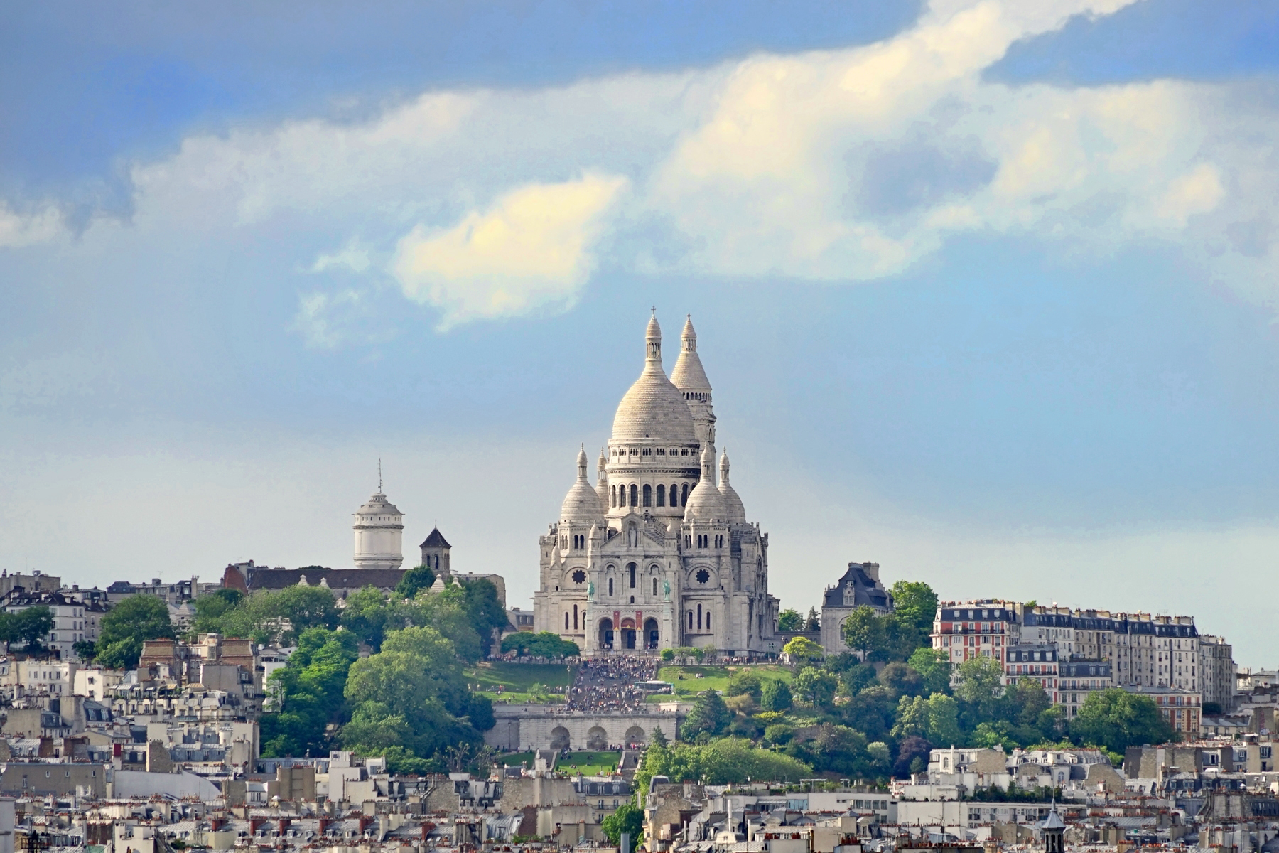 Jean-Pierre Dalbéra, CC BY 2.0 <https://creativecommons.org/licenses/by/2.0>, via Wikimedia Commons Montmartre